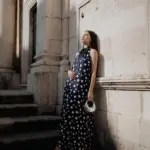 Derin Sırt Dekolteli Jakarlı Halter Yaka Maxi Elbise
